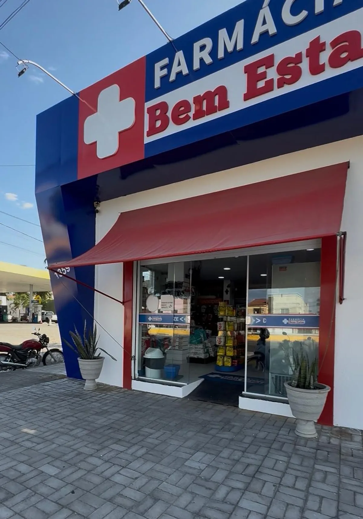 Fachada da Farmácia Bem Estar, na Av. Sen. Fernandes Távora, em Sobral - CE